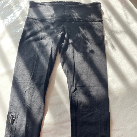 Lulu Lemon workout leggings - Picture 1 of 2